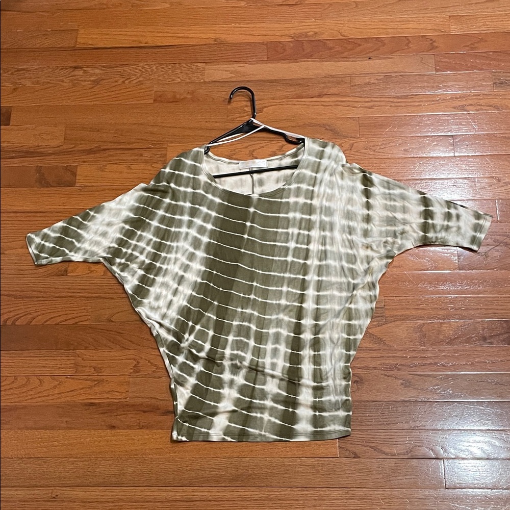So Cool size small oversized Elegant Olive and White Women's Blouse NWOT